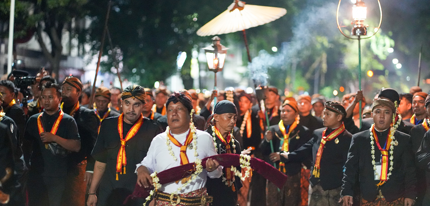 Kirab Pusaka Malam 1 Suro @Kraton Surakarta Kirab Pusaka Malam 1 Suro at Kraton Surakarta